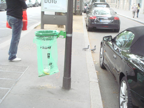 Paris のゴミ捨て場.jpg